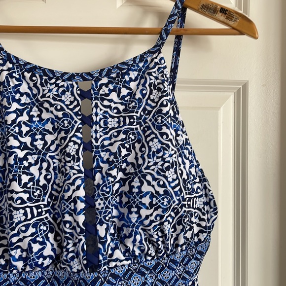 Women’s 24 in Ocean swimsuit new with tags adjustable straps - Picture 2 of 6